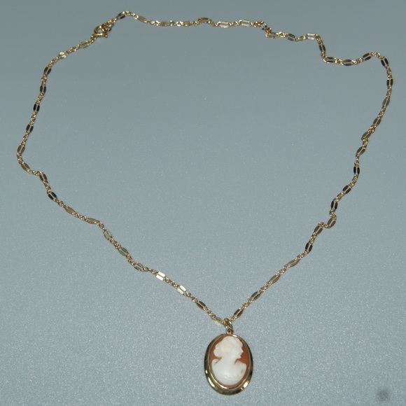 Vintage Hand Carved Shell Cameo Necklace - Picture 3 of 6